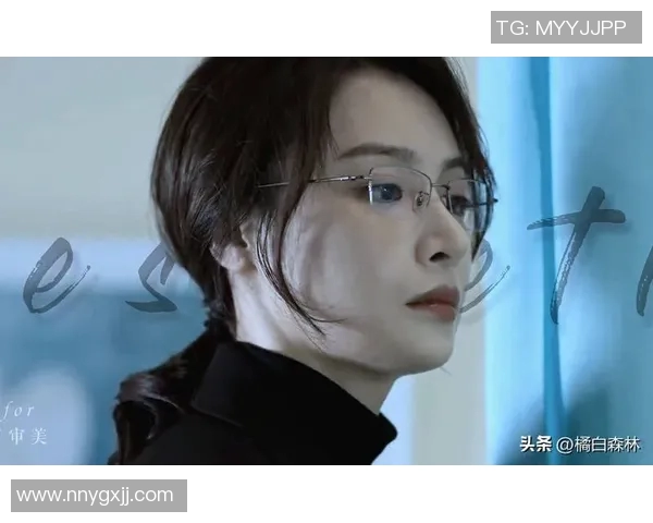 足球明星美女转场视频揭秘她们的华丽转身与精彩瞬间